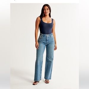 Abercrombie & Fitch- Curve Love High Rise 90s relaxed Jean